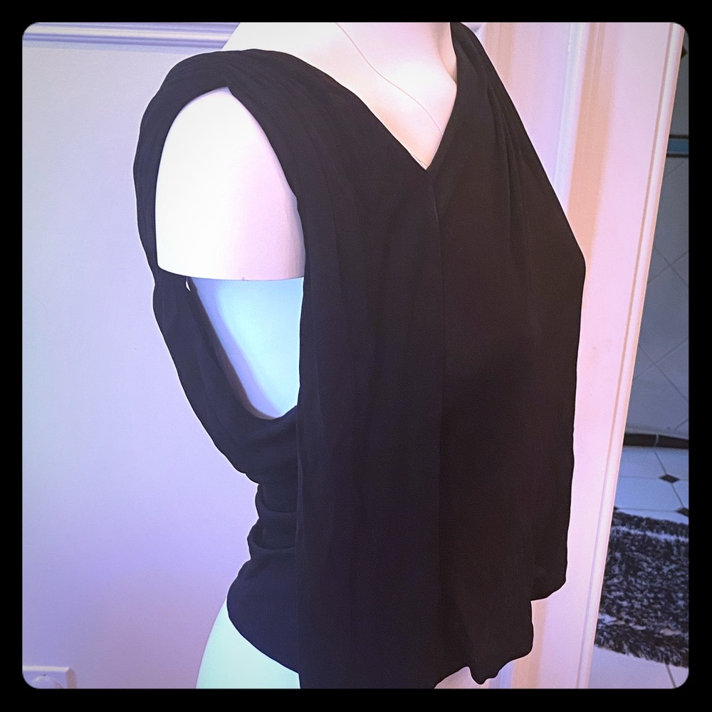 Ann Molarni Jersey tooling drape in front and back